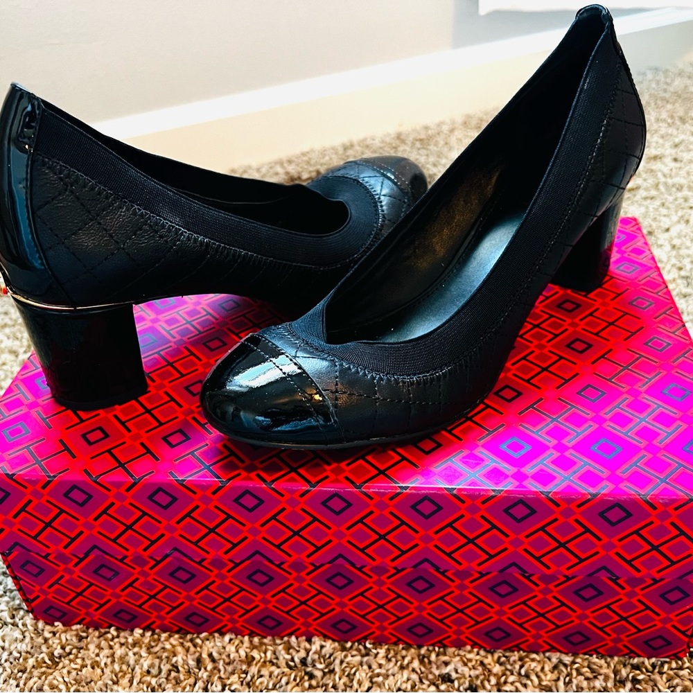 Tory Burch Carrie Quilted Pump, Size 7